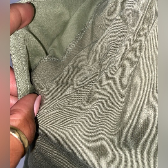 Romper Olive Green Medium Oasis with Pockets - Picture 9 of 10